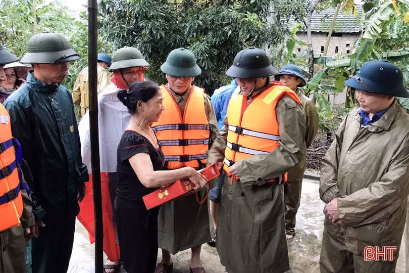 Kịp thời động viên Nhân dân khắc phục khó khăn, ổn định cuộc sống