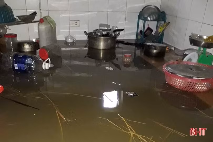 “Người vận chuyển miễn phí” giữa mùa lũ dữ ở Hà Tĩnh