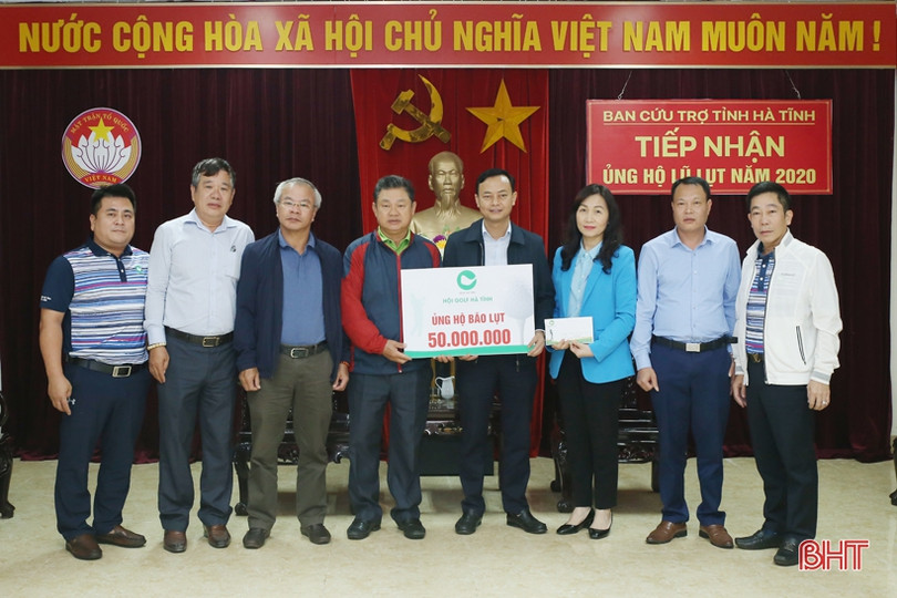 1.105 tổ chức, cá nhân ủng hộ đồng bào vùng lũ Hà Tĩnh hơn 74 tỷ đồng