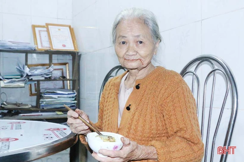 “Nhật ký chạy lũ” của vợ chồng ông lão ngoài 80 tuổi ở Hà Tĩnh