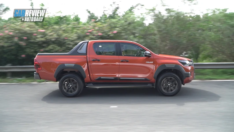 Toyota Hilux 2020: Cá tính hơn, tiện nghi hơn, thách thức Ford Ranger