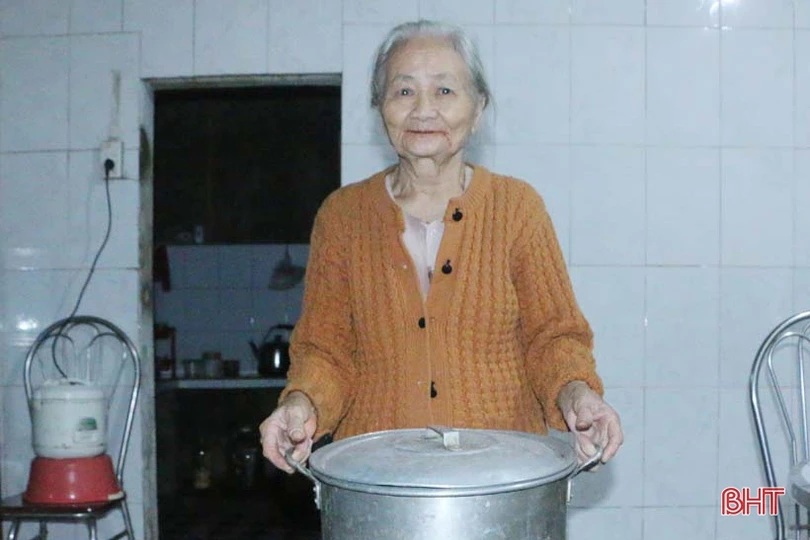 “Nhật ký chạy lũ” của vợ chồng ông lão ngoài 80 tuổi ở Hà Tĩnh