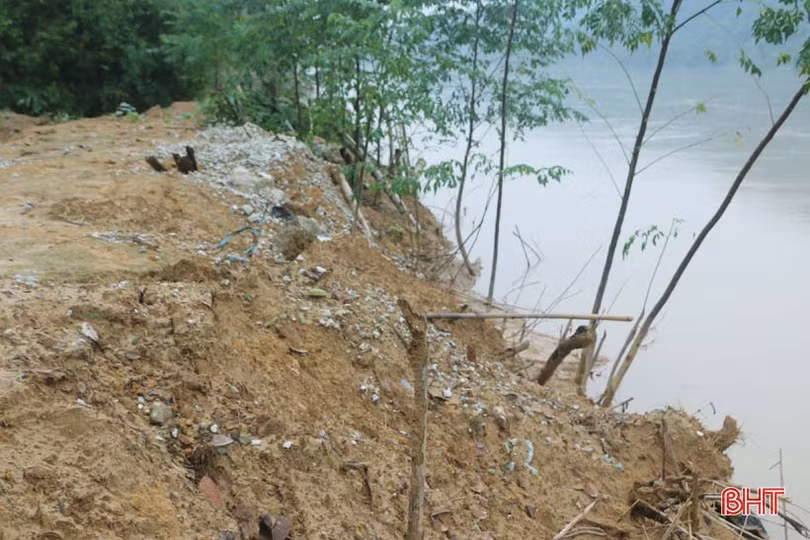 Người dân huyện miền núi Hà Tĩnh sống bất an bên... miệng “hà bá”