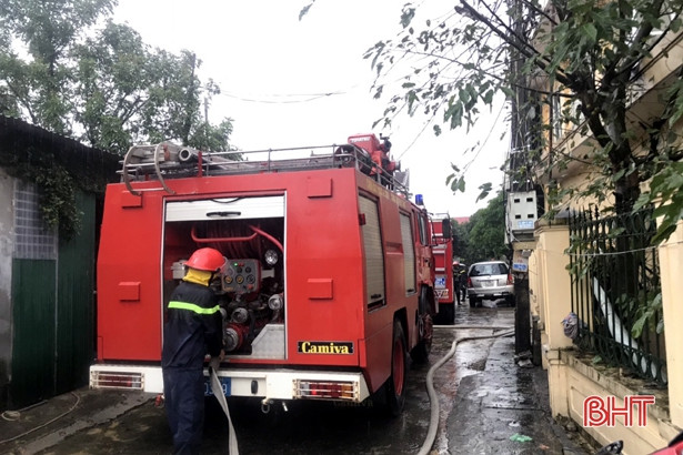 Cháy nhà nghi do chập điện giữa trời mưa to ở Hà Tĩnh