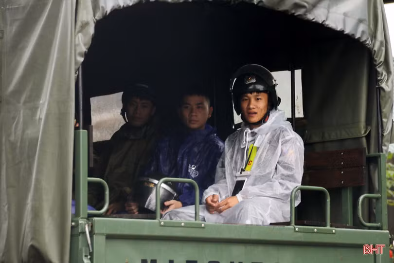 TX Kỳ Anh sơ tán khẩn cấp 583 hộ dân, đảm bảo an toàn trước hoàn lưu bão số 9