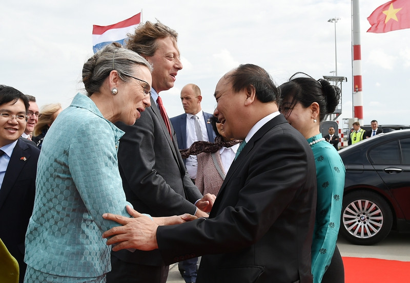 Lễ tiễn Thủ tướng Nguyễn Xuân Phúc và Phu nhân tại sân bay Schiphol Amsterdam. Ảnh: VGP/Quang Hiếu chuyen tham ket noi viet nam tu ha lan