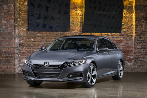 Honda Accord thế hệ thứ 10 dễ nhận diện với thiết kế khác biệt. honda accord 2018 thay doi toan dien doi thu camry moi