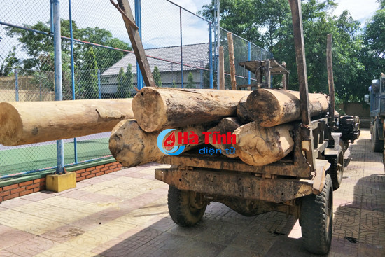 bat giu xe cong nong van chuyen lam san trai phep