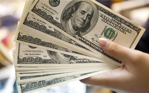 cac ngan hang dong loat giam gia mua ban usd