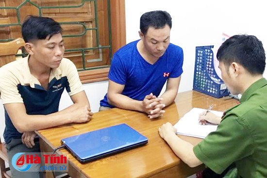 bat 2 doi tuong xin deu nguoi nuoi ong du muc