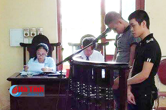 vo mua dien thoai roi cuop 2 doi tuong linh an 30 thang tu