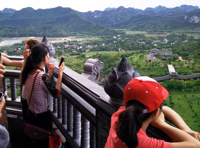 toan canh ngoi chua lon nhat viet nam nhin tu do cao 100m