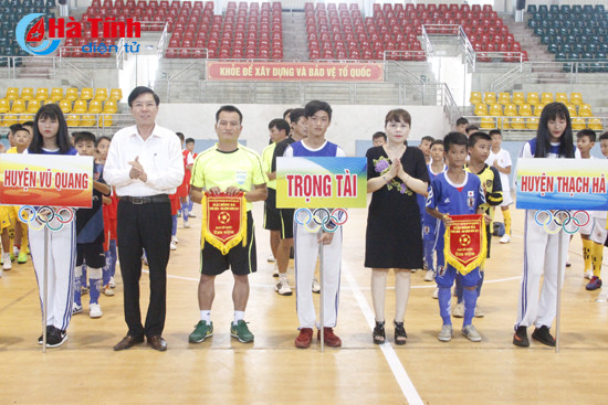 khoi tranh giai bong da thieu nien nhi dong ha tinh