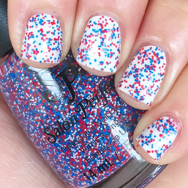 12 mau mong mang ca mua he thu be lai tren nhung ngon tay xinh