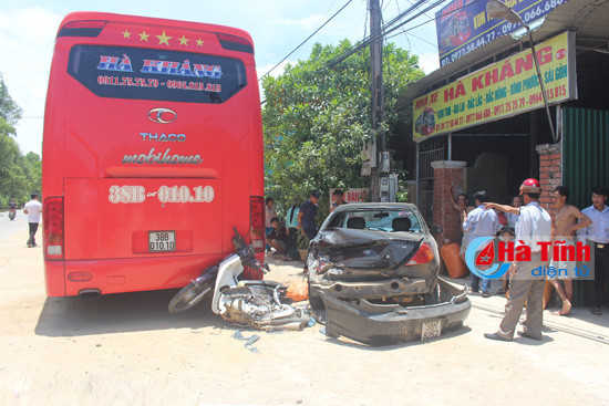 o to va cham lien hoan mot phu nu nguy kich