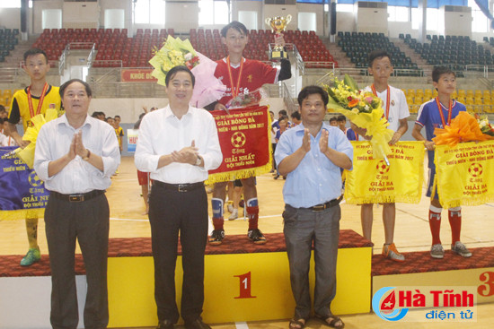 huyen ky anh tp ha tinh vo dich giai bong da thieu nien nhi dong ha tinh