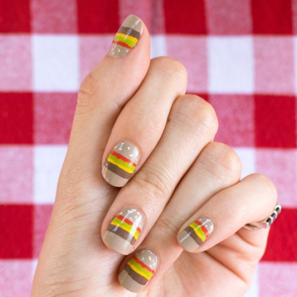 12 mau mong mang ca mua he thu be lai tren nhung ngon tay xinh