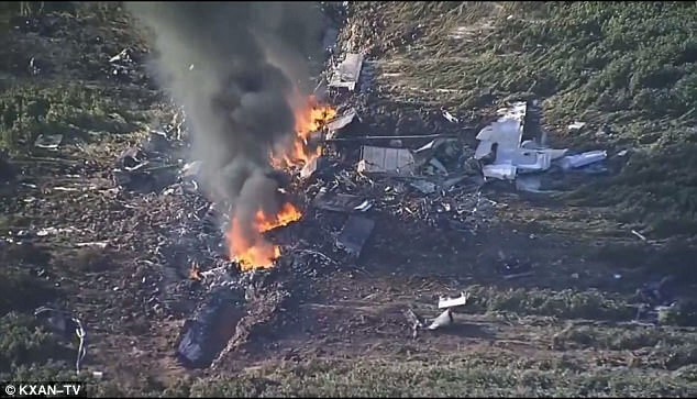 may bay quan su my roi it nhat 16 nguoi chet