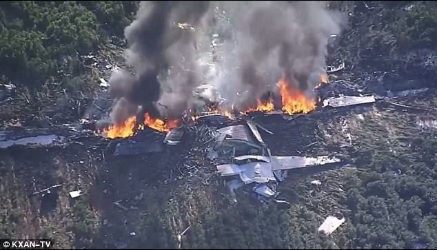 may bay quan su my roi it nhat 16 nguoi chet