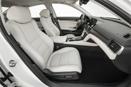 Nội thất sử dụng vật liệu cao cấp. honda accord 2018 thay doi toan dien doi thu camry moi