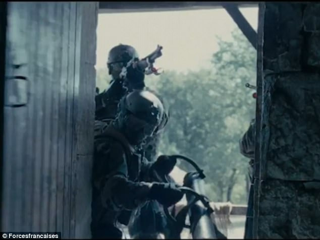 dac nhiem phap tung video tuyen quan nhu phim hanh dong hollywood