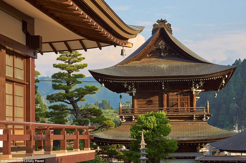 Takayama, Nhật Bản: Takayama được coi là “kho báu” của những giá trị truyền thống Nhật Bản, với căn nhà gỗ cổ xưa, những ngành nghề thủ công… Ẩn mình trong những dãy núi thuộc tỉnh Gifu, miền trung Nhật Bản, Takayama là nơi mà lịch sử và văn hóa truyền thống Nhật Bản vẫn còn được lưu giữ và tiếp nối cho đến tận ngày nay. Ảnh: Shutterstock/Lonely Planet. 10 diem den dang mo uoc nhat nam 2017