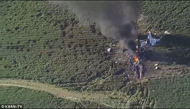 may bay quan su my roi it nhat 16 nguoi chet