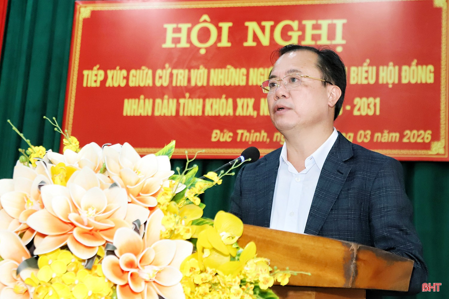 Ông Nguyễn Thăng Long - Bí thư Đảng ủy, Chủ tịch Hội đồng nhân dân phường Bắc Hồng Lĩnh trình bày chương trình hành động.