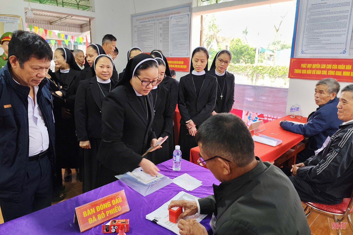 Việc 100% cử tri hoàn thành bỏ phiếu sớm thể hiện tinh thần dân chủ, sự đồng thuận và niềm tin của Nhân dân trong việc lựa chọn những đại biểu xứng đáng đại diện cho ý chí, nguyện vọng của mình.