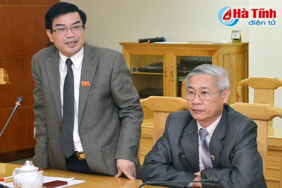 Trưởng Ban Tuyên giáo Tỉnh ủy Đặng Quốc Vinh: Tổ chức các hoạt động Kỷ niệm 250 năm Ngày sinh Đại thi hào Nguyễn Du vừa qua thành công trên mọi mặt, đặc biệt là lễ kỷ niệm và chương trình nghệ thuật. Trưởng Ban Tuyên giáo Tỉnh ủy Đặng Quốc Vinh: Tổ chức các hoạt động Kỷ niệm 250 năm Ngày sinh Đại thi hào Nguyễn Du vừa qua thành công trên mọi mặt, đặc biệt là lễ kỷ niệm và chương trình nghệ thuật.