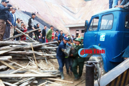 Sập giàn giáo thi công cây xăng, 8 người thương vong ảnh 3