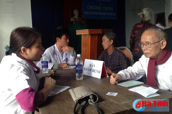 Khám, cấp thuốc cho hơn 250 người nghèo Kỳ Anh ảnh 1