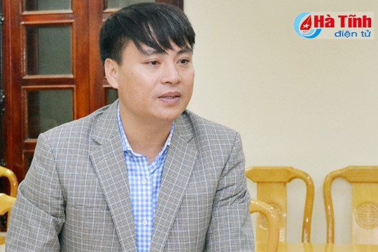 Phó giám đốc Công an tỉnh Nguyễn Thanh Liêm: Lực lượng công an đã làm tốt công tác đảm bảo an ninh trật tựtrong suốt quá trình diễn ra lễ kỷ niệm. Song, do việc cấp, phát thẻ tại buổi lễ không đúng đối tượng nên dẫn đến tình trạng một số đại biểu, khách mời không có chỗ ngồi. Phó giám đốc Công an tỉnh Nguyễn Thanh Liêm: Lực lượng công an đã làm tốt công tác đảm bảo an ninh trật tựtrong suốt quá trình diễn ra lễ kỷ niệm. Song, do việc cấp, phát thẻ tại buổi lễ không đúng đối tượng nên dẫn đến tình trạng một số đại biểu, khách mời không có chỗ ngồi.