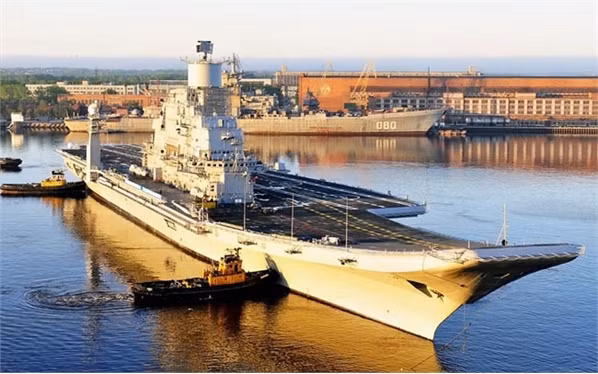 Tàu sân bay INS Vikramaditya của Ấn Độ.