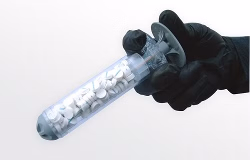 Bơm tiêm Xstat. Ảnh: AFP.