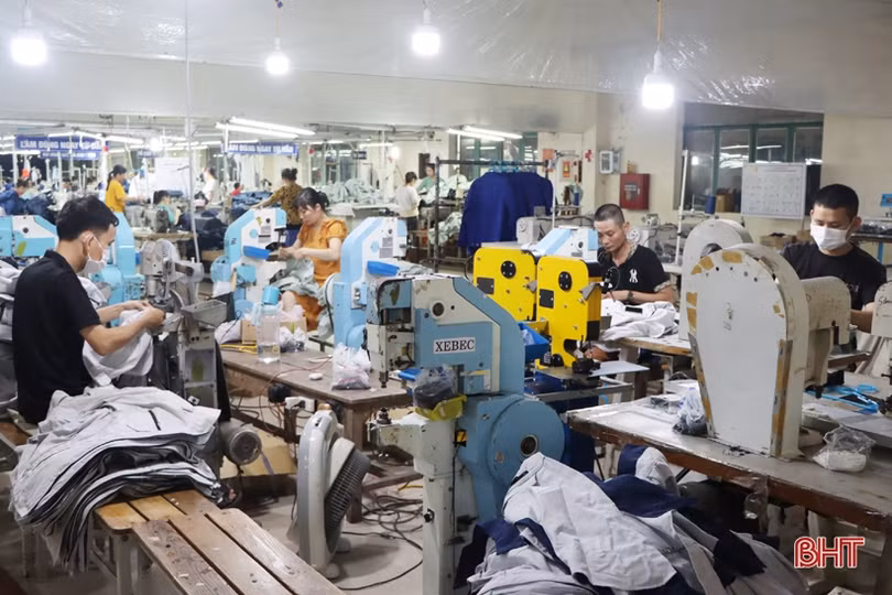 Doanh nghiệp may mặc Hà Tĩnh làm không hết việc đến cuối năm