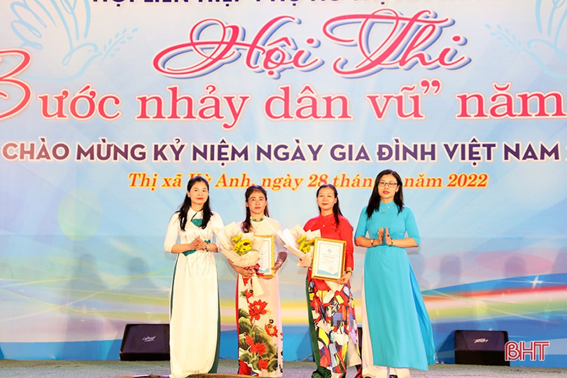 Hội Phụ nữ xã Kỳ Hoa giành giải xuất sắc Hội thi bước nhảy dân vũ TX Kỳ Anh