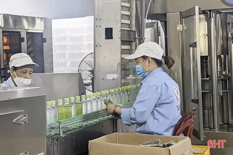 Cơ sở nước uống đóng chai ở Hà Tĩnh “ăn nên làm ra” mùa nắng nóng