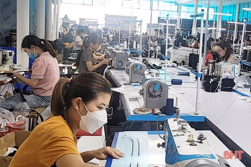 Doanh nghiệp may mặc Hà Tĩnh làm không hết việc đến cuối năm