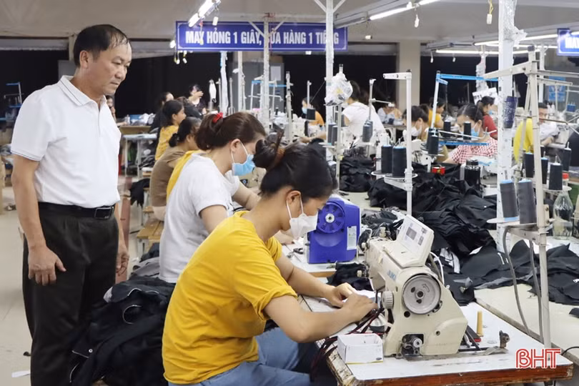 Doanh nghiệp may mặc Hà Tĩnh làm không hết việc đến cuối năm