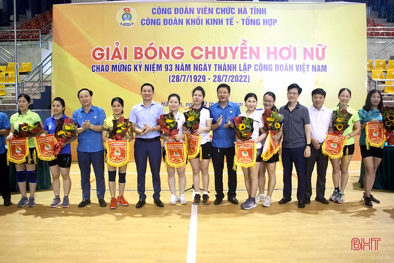 Kho bạc Hà Tĩnh vô địch Giải Bóng chuyền hơi nữ Công đoàn Khối Kinh tế - tổng hợp