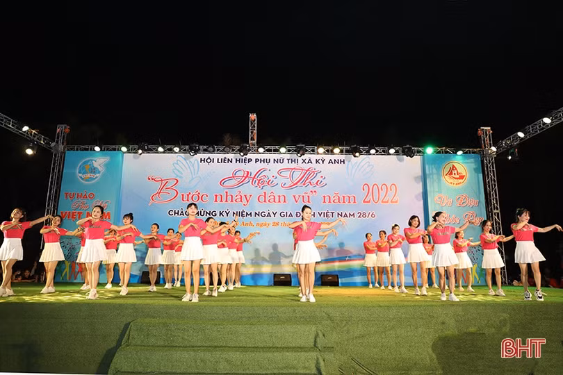 Hội Phụ nữ xã Kỳ Hoa giành giải xuất sắc Hội thi bước nhảy dân vũ TX Kỳ Anh