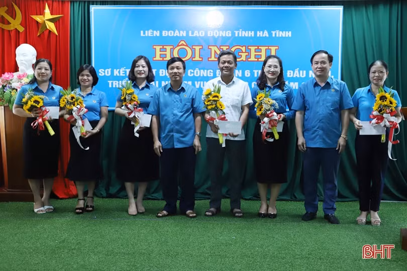 Công đoàn Hà Tĩnh biểu dương 15 tập thể xuất sắc