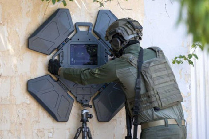 Israel khoe thiết bị quân sự độc lạ có thể nhìn xuyên tường - 1 Israel khoe thiết bị quân sự độc lạ có thể nhìn xuyên tường