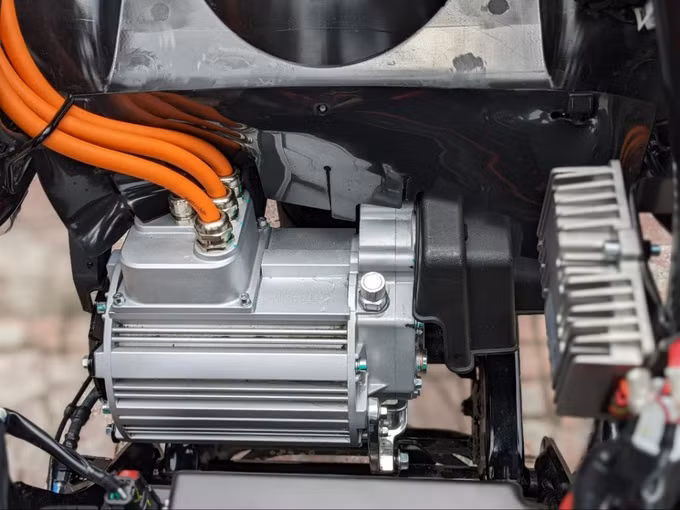 Khám phá loạt linh kiện “hàng hiệu” bên trong VinFast Theon S