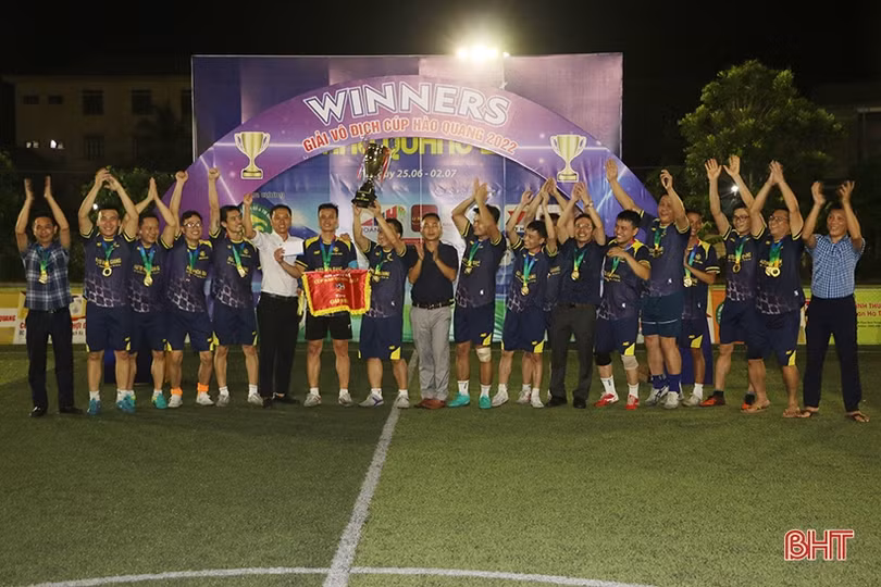 FC Bệnh viện TP Hà Tĩnh vô địch giải bóng đá nam tranh cúp Hào Quang 2022