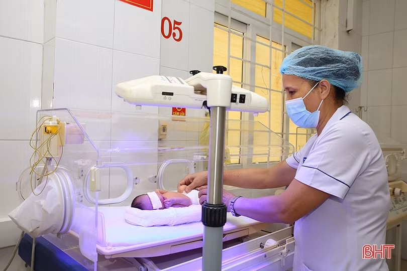 Cứu sống sản phụ mang song thai bị tiền sản giật và sản giật nặng sau mổ