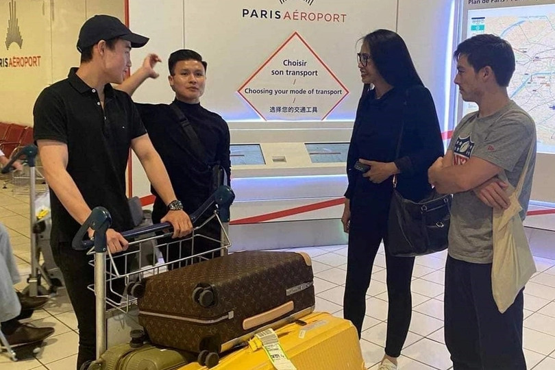 Quang Hải có mặt ở Pháp sau khi nối chuyến tại thành phố Frankfruft. Ảnh: FBNV. Quang Hải kiểm tra y tế ở CLB Pau sáng nay