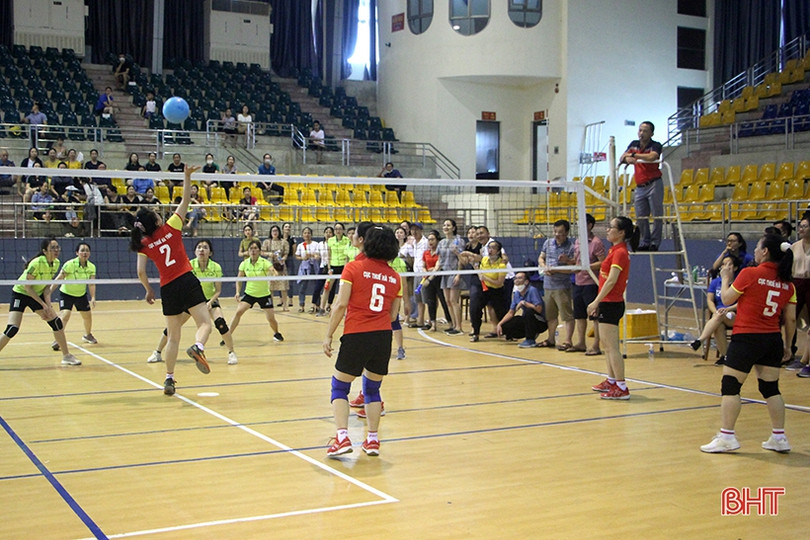Kho bạc Hà Tĩnh vô địch Giải Bóng chuyền hơi nữ Công đoàn Khối Kinh tế - tổng hợp