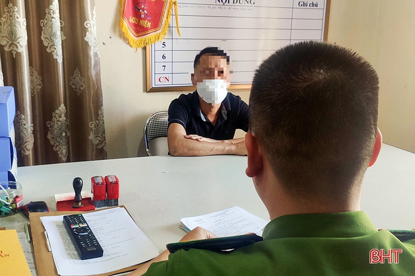 Hương Sơn: Vứt rác ra quốc lộ, người đàn ông bị phạt 1,5 triệu đồng